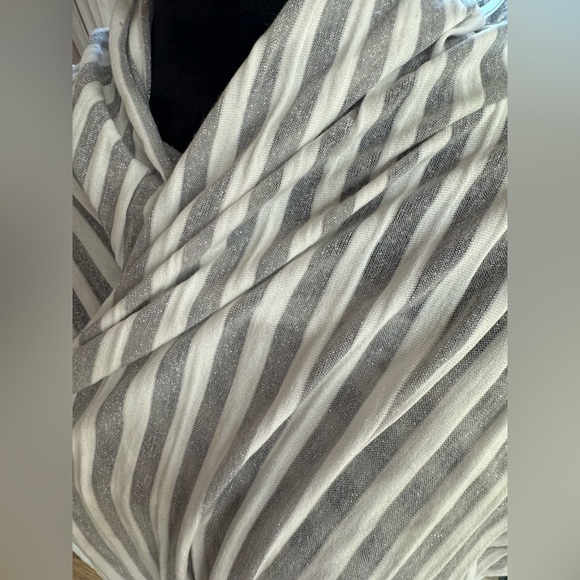 NWOT Victoria’s Secret Vintage Silver & White Scarf - Picture 2 of 3